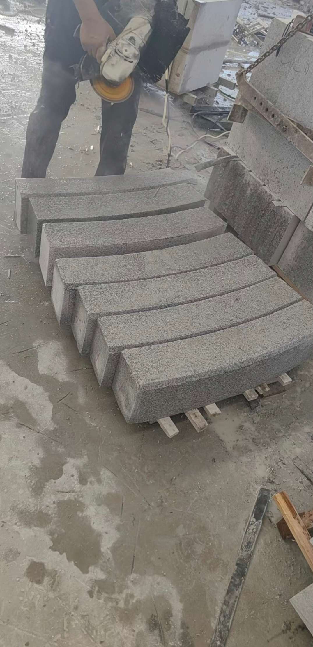 齐齐哈尔芝麻白弧形路牙石