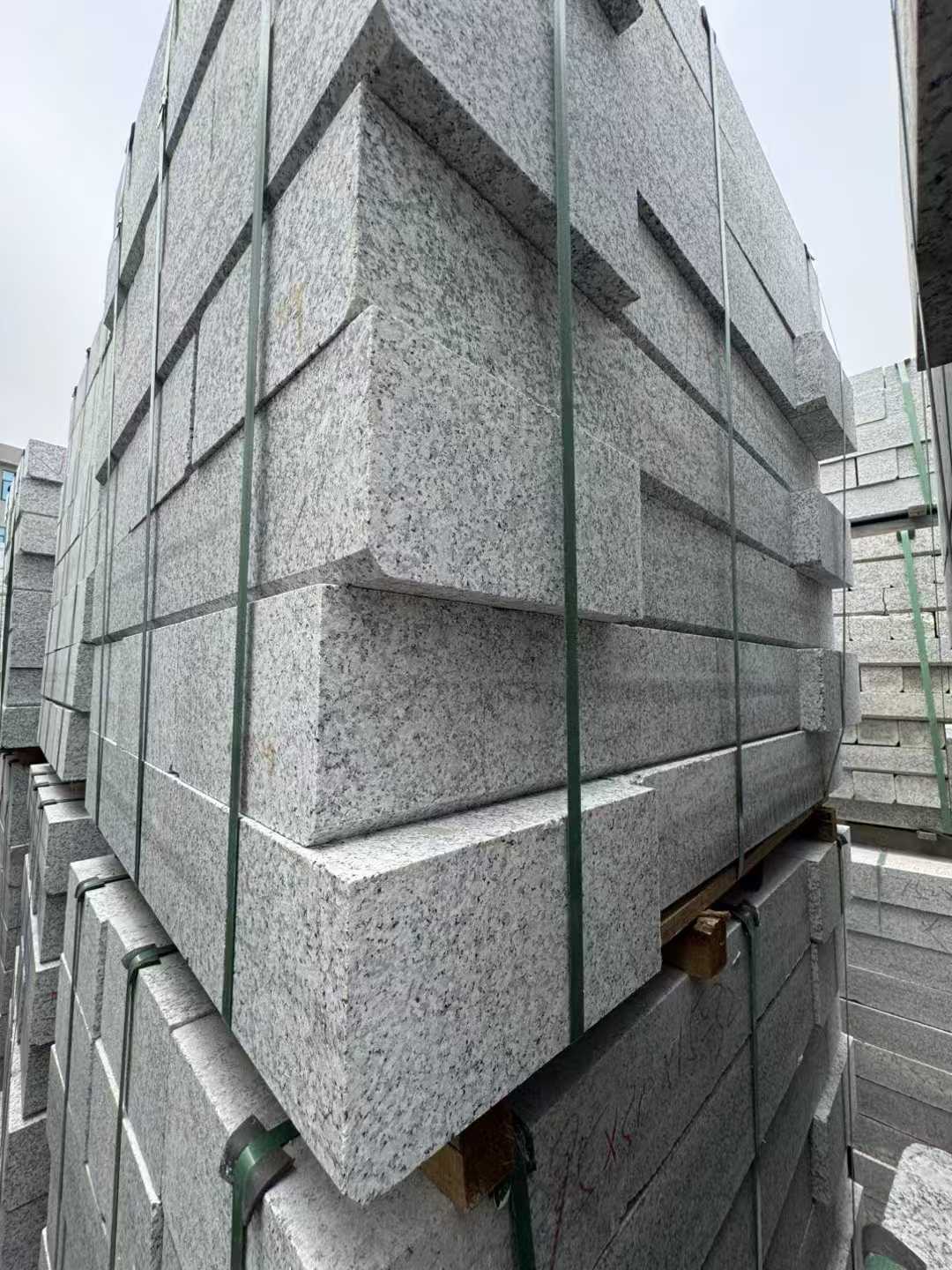 齐齐哈尔芝麻白路牙石 马路牙子