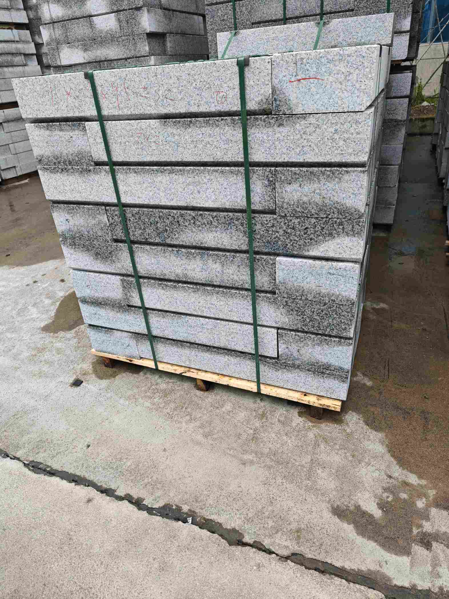 齐齐哈尔芙蓉白路牙石，马路牙子